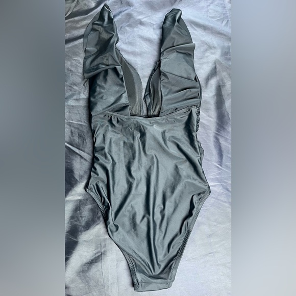 NWT J.Crew Size 4 Ruched ruffle one-piece swimsuit In Black - Picture 7 of 11